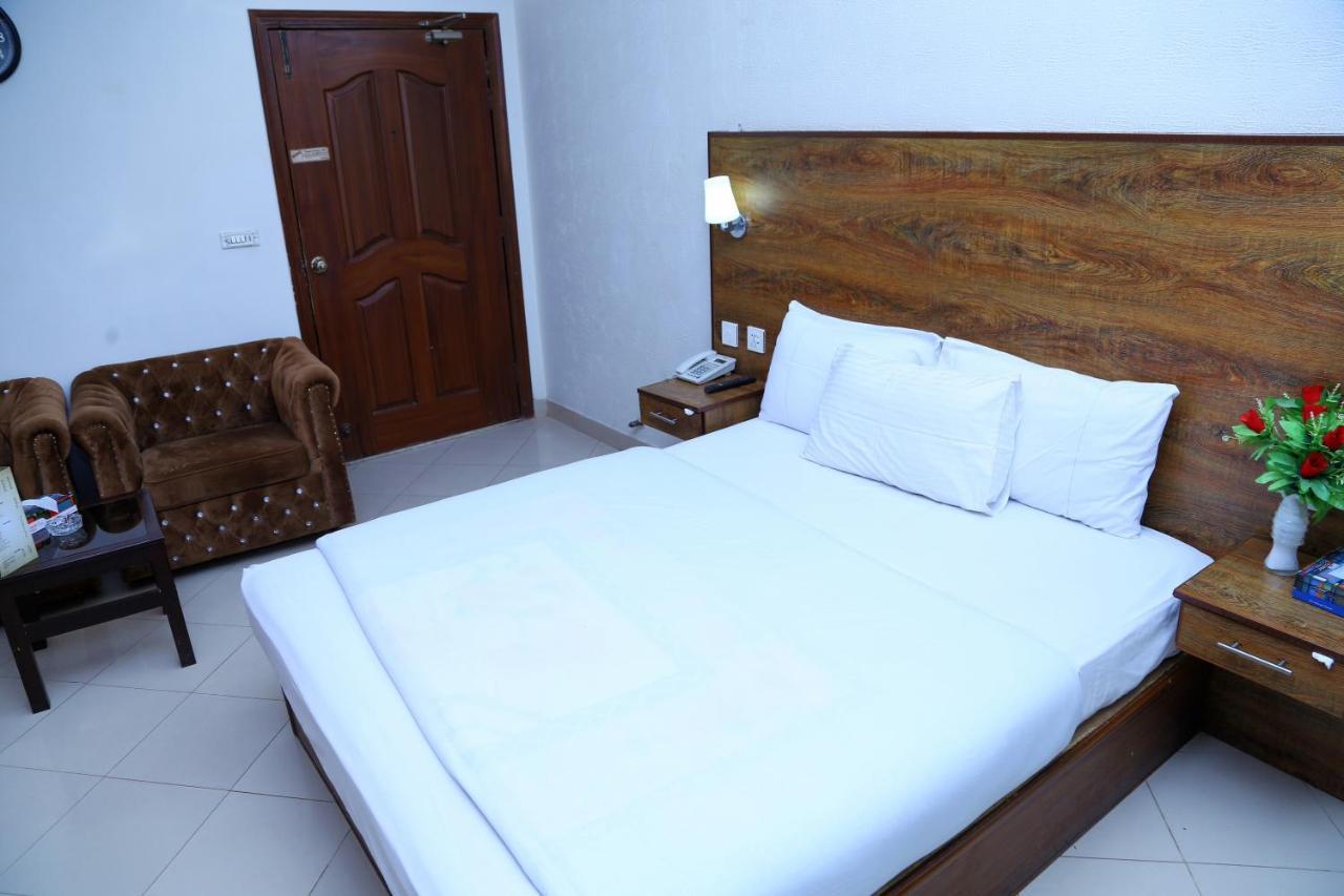 Fiesta Inn Hotel & Resorts มุลตาน ภายนอก รูปภาพ