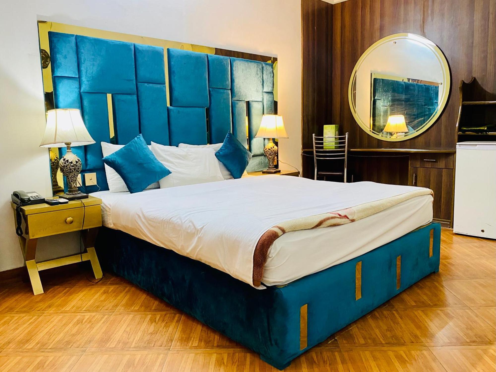 Fiesta Inn Hotel & Resorts มุลตาน ภายนอก รูปภาพ