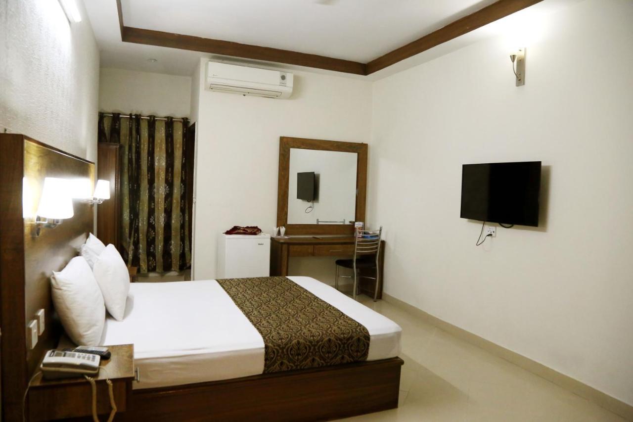 Fiesta Inn Hotel & Resorts มุลตาน ภายนอก รูปภาพ